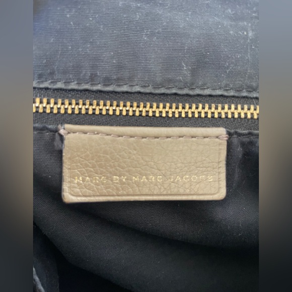 Marc by Marc Jacobs Natasha Taupe Leather Bag with Gold Plaque - Picture 13 of 16
